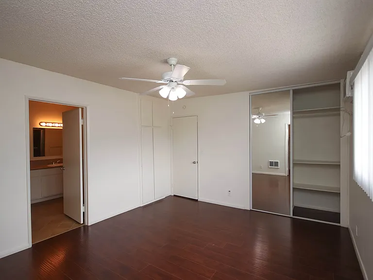 3010 Montrose Ave #28 — Photo 17