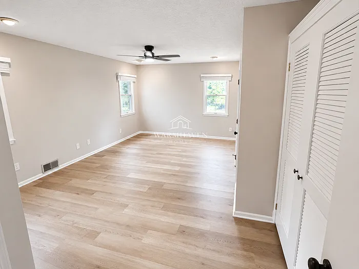 302 N Pershing Ave — Photo 14