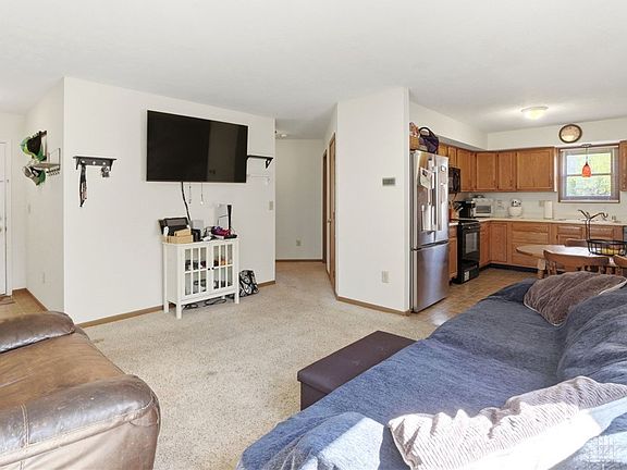 3rd image of 1562 Alameda Dr