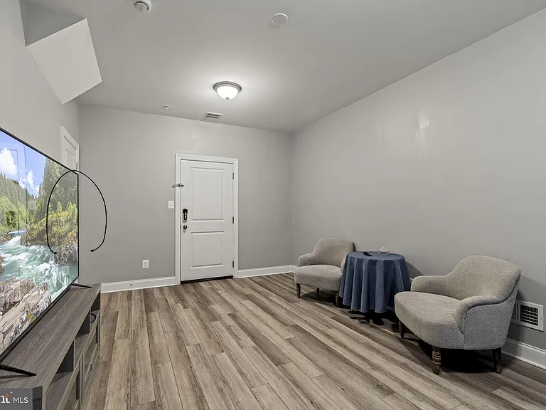 428 Hurst St — Photo 35
