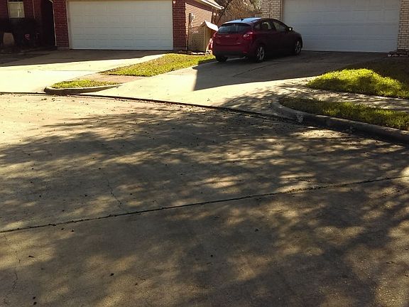 5th image of 19010 Village Dogwood Ct