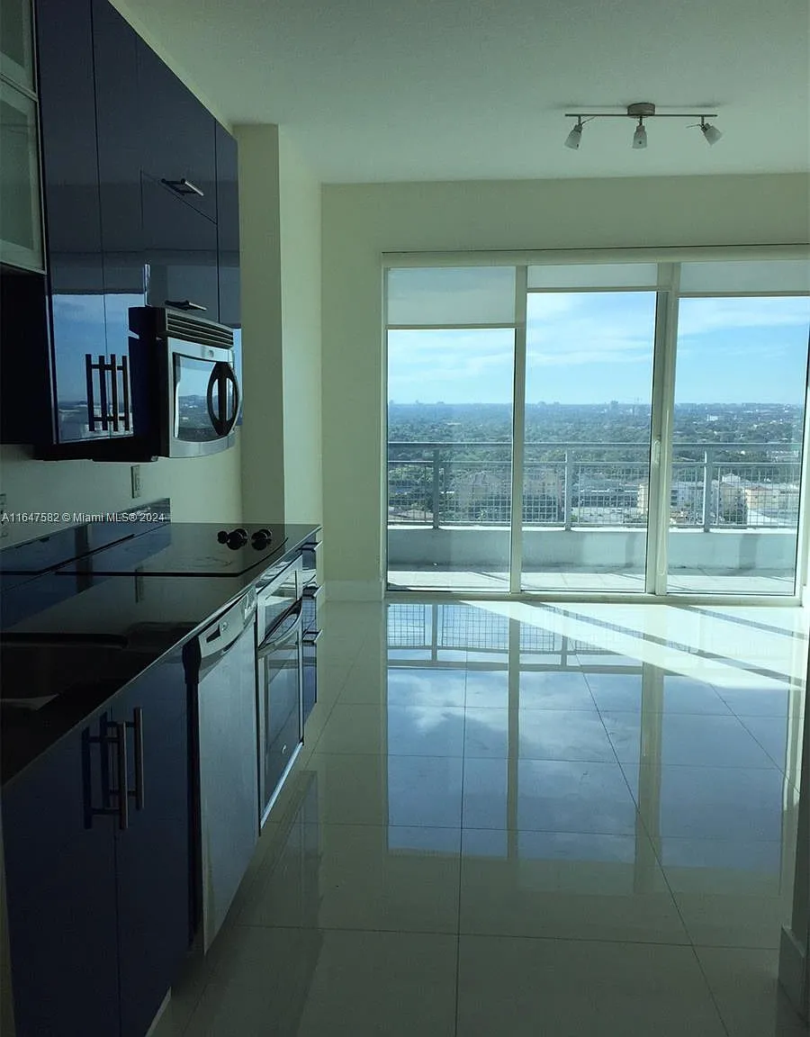 1 bed, 1.5 bath, 675 sqft, $2,699 — Photo 4