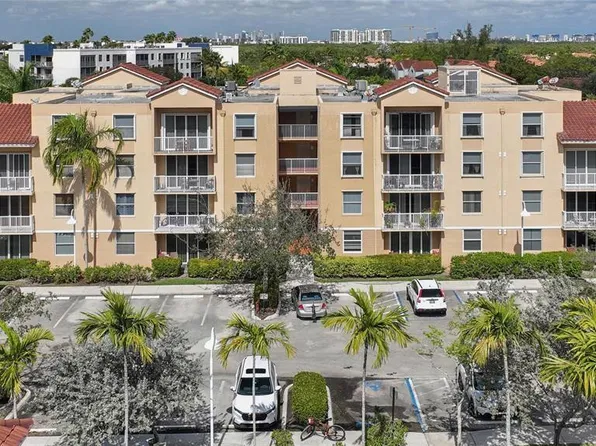 529 E Sheridan Street #108, Dania Beach, FL 33004
