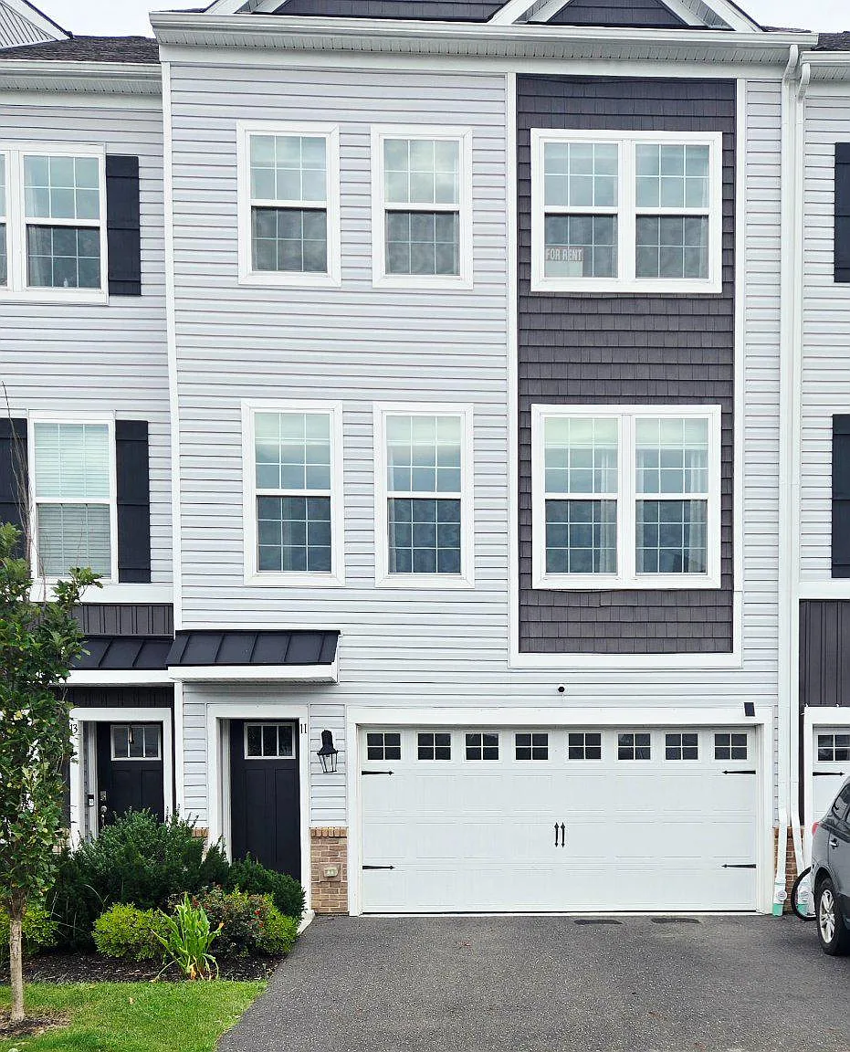 3 bed, 2.5 bath, 2264 sqft, $3,950 — Photo 1