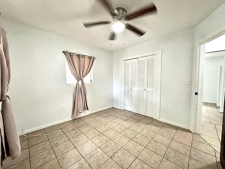 1727 Douglas Ave — Photo 10