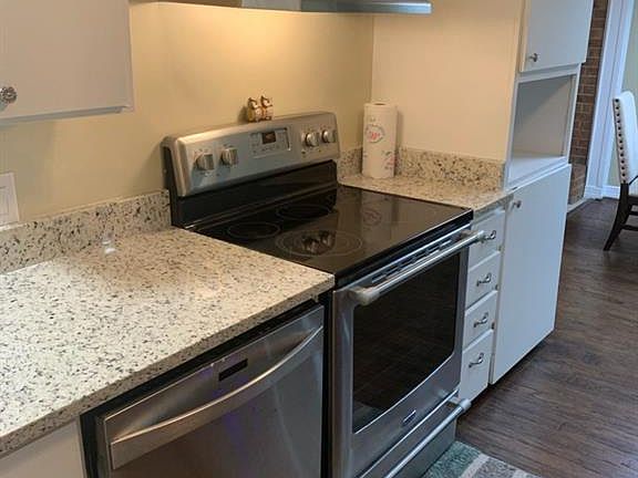 4th image of 2928 Catalina Dr