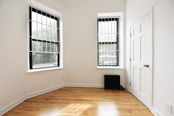 Rented by Buchbinder & Warren | media 21