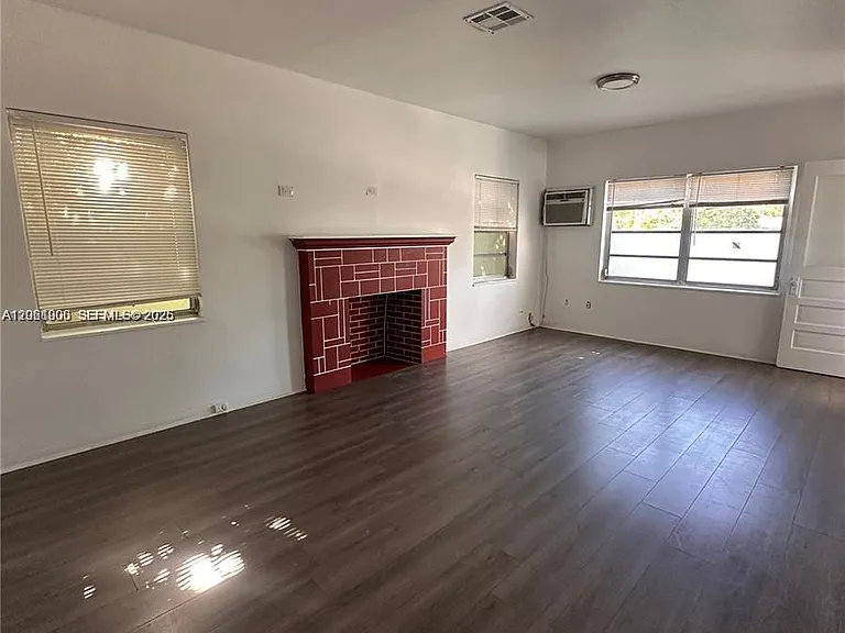 1836 NW 33rd St — Photo 5