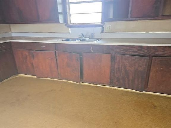 4th image of 399 Voorhies Ln
