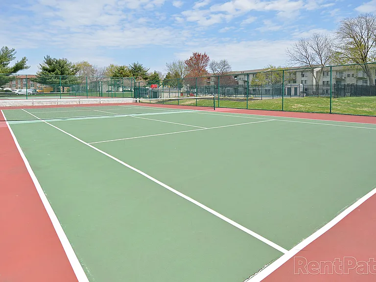 Cavalier Country Club Apartments — Photo 15