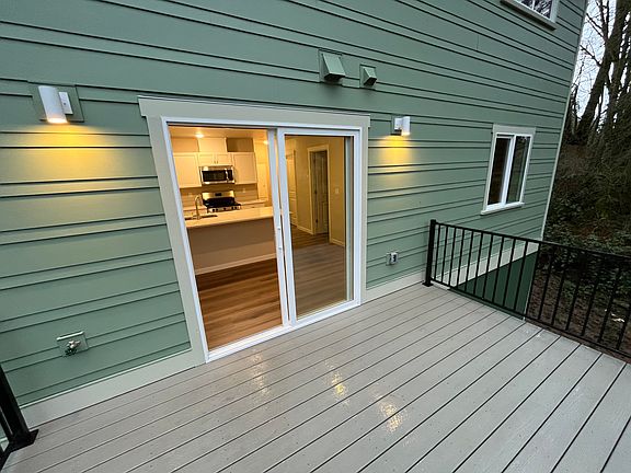 5th image of 904 Chambers St SE