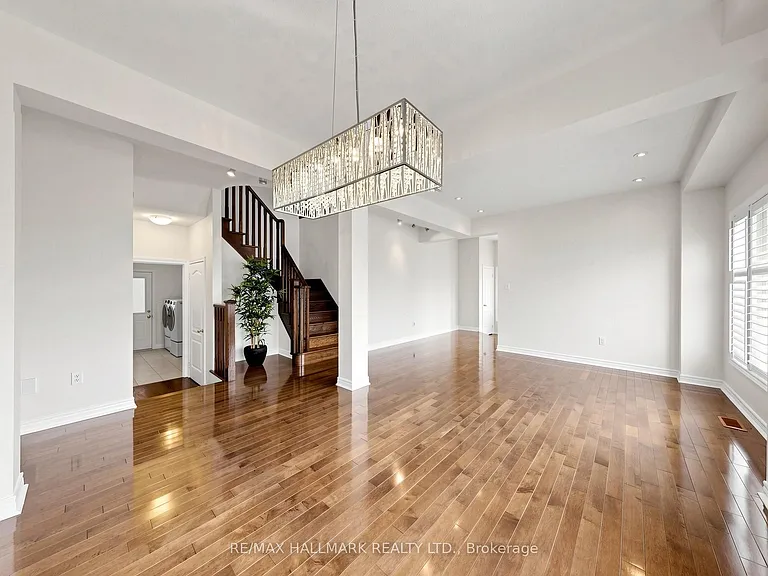 72 Middlecote Dr — Photo 8