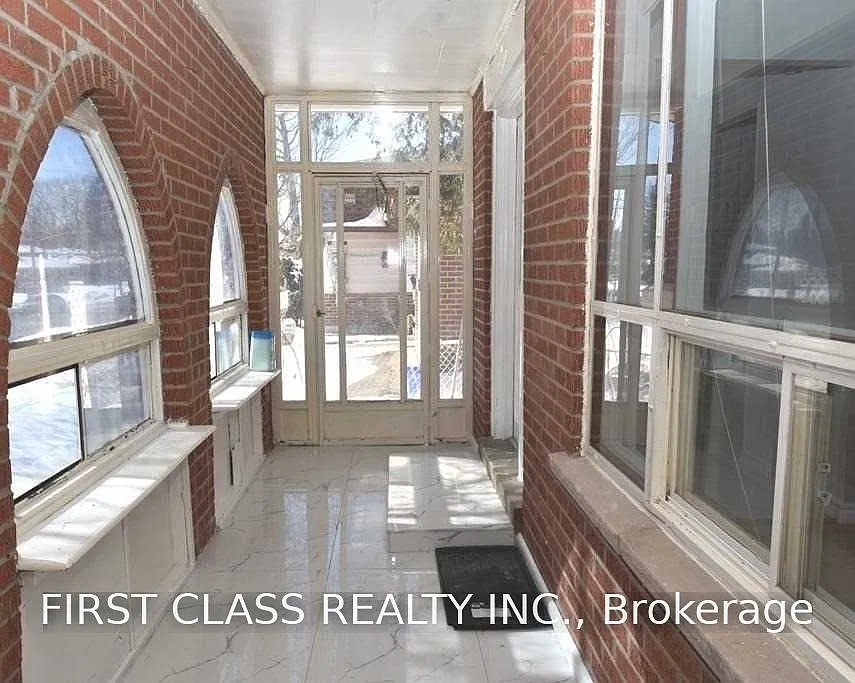 4 bed, $2,950 — Photo 2