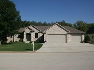 437 Fawnwood Ct, Wrightstown, WI 54180