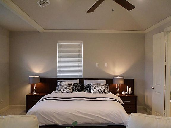 5th image of 5104 Larkin St #5104