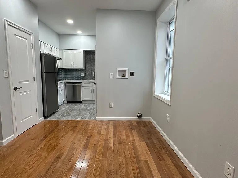 124 Lombard St #2R — Photo 4