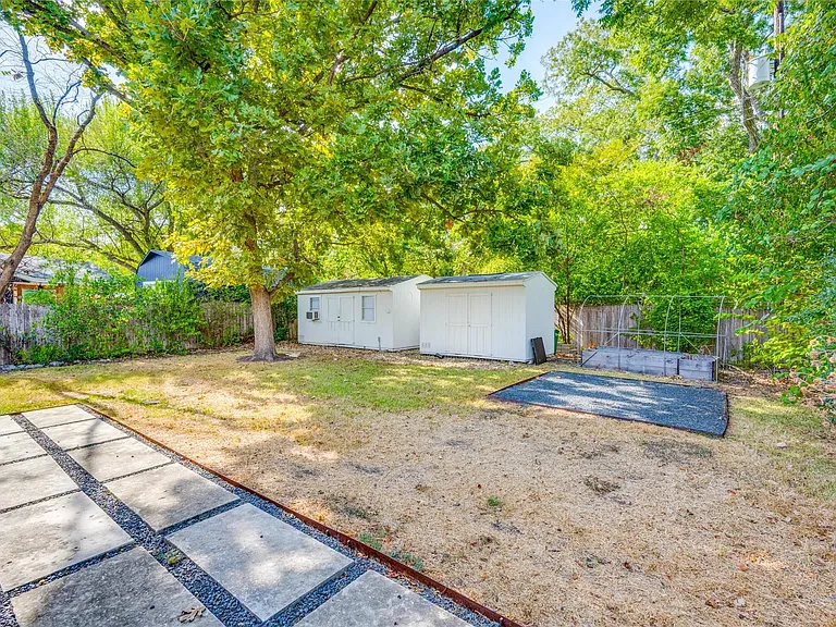2516 Friar Tuck Ln — Photo 36