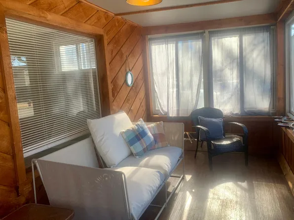 1333 Bamford Dr, Waterford, MI 48328