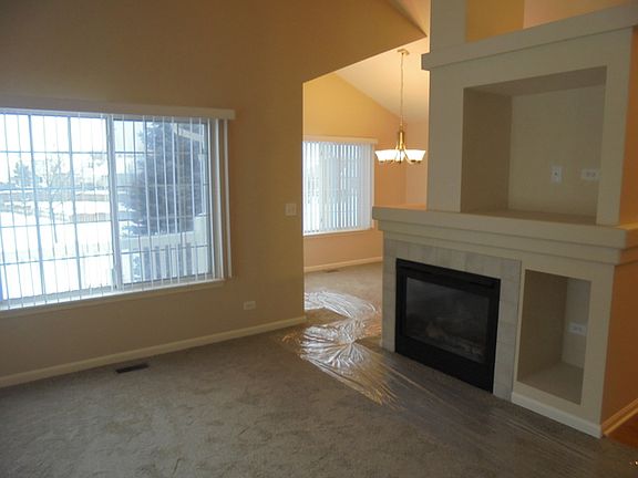 4th image of 583 S Parkside Dr