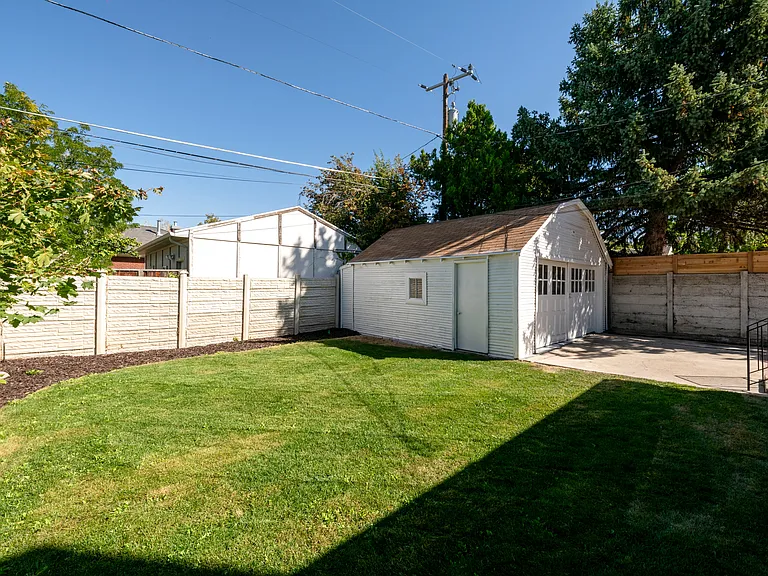 1621 E Princeton Ave — Photo 27