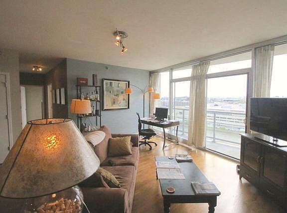 5th image of 611 S Wells St #1605