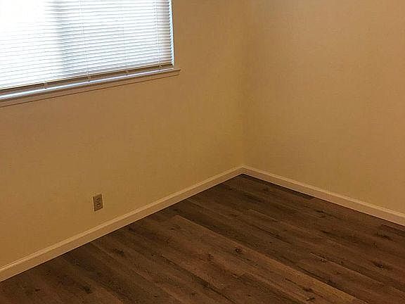 3rd image of 1700 Crestline Dr