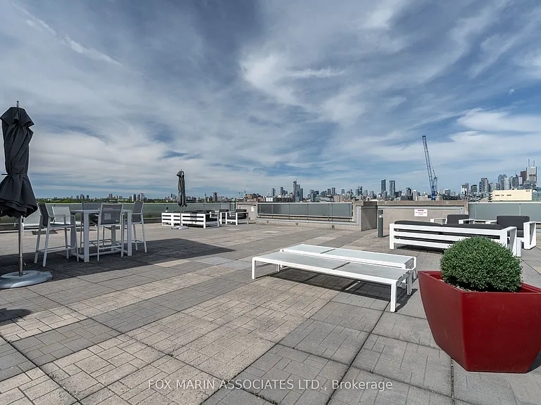 1005 King St W #207 — Photo 25