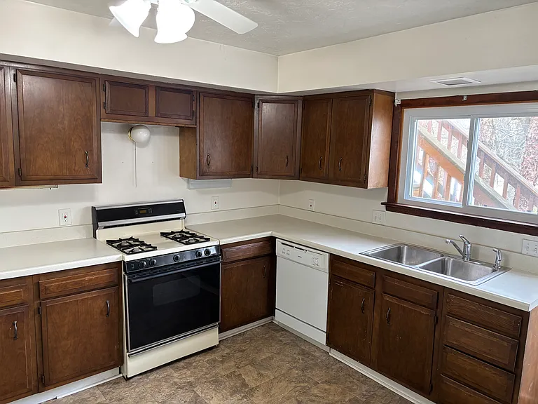 2303 Ashurst Rd #A — Photo 8