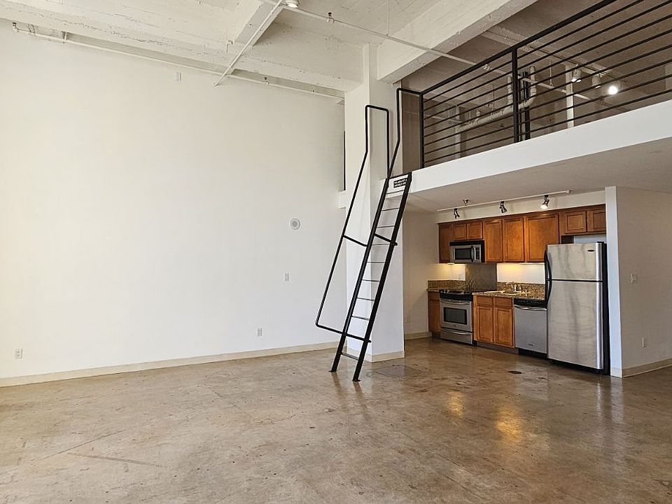 As of 12/1/24 - Currently available Move in Special of $2595 for 1032 sq. ft. = Loft 513