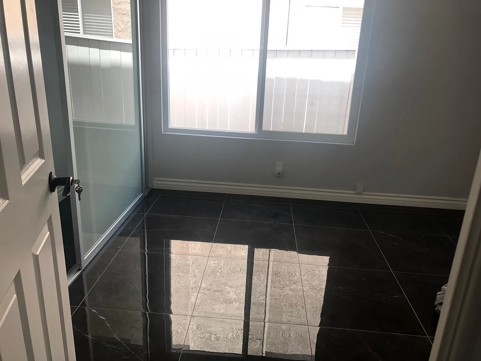 1 bed, 120 sqft, $1,500 — Photo 2