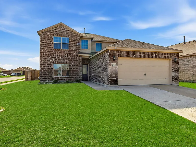 2105 Yarbrough Dr — Photo 2