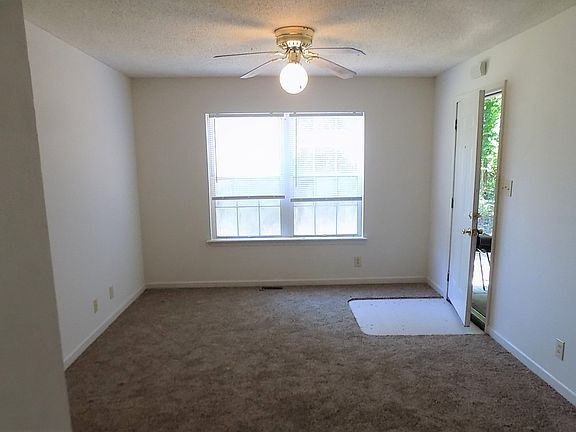 3rd image of 210 Beech St APT G
