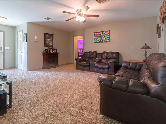 5th image of 611 S 12th St
