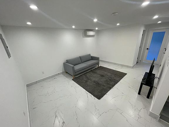 5th image of 576 6th Ave APT 1R