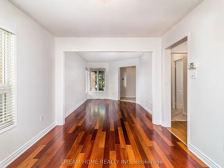 2832 Galleon Cres — Photo 3