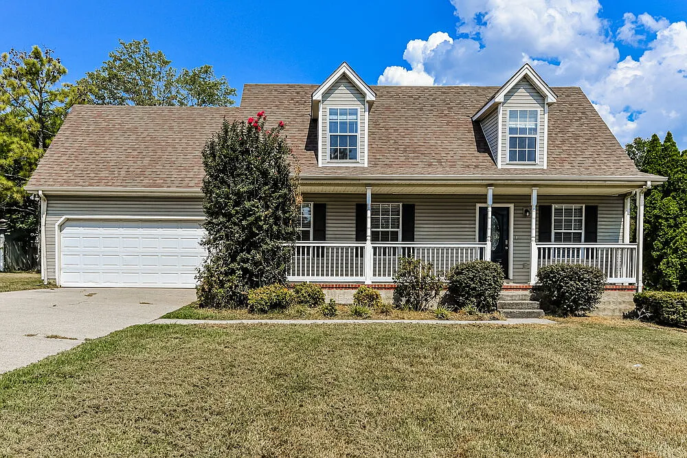 3 bed, 2.0 bath, 1732 sqft, $2,220 — Photo 1