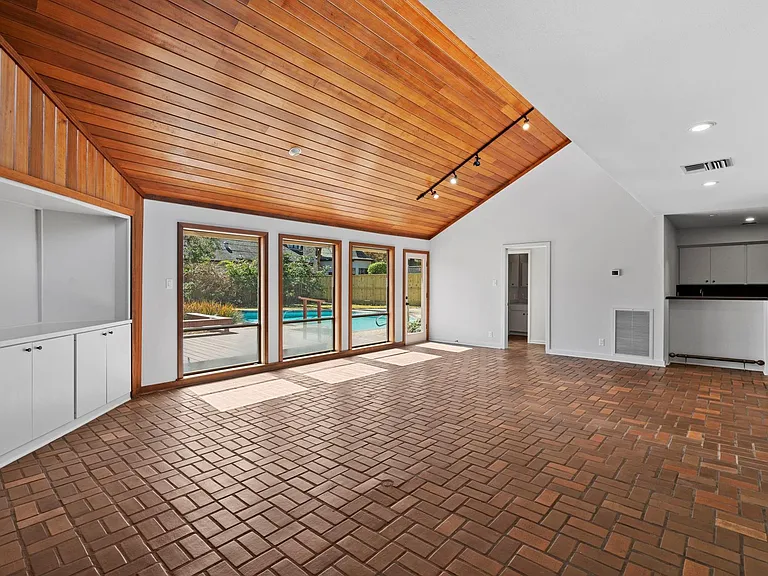 365 Piney Point Rd — Photo 27