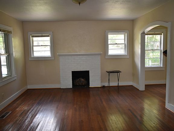 4th image of 307 White St