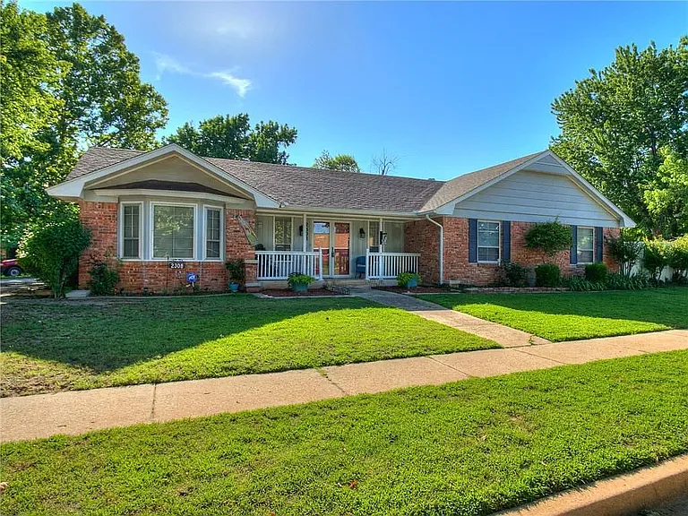 2308 Houston Ave — Photo 31