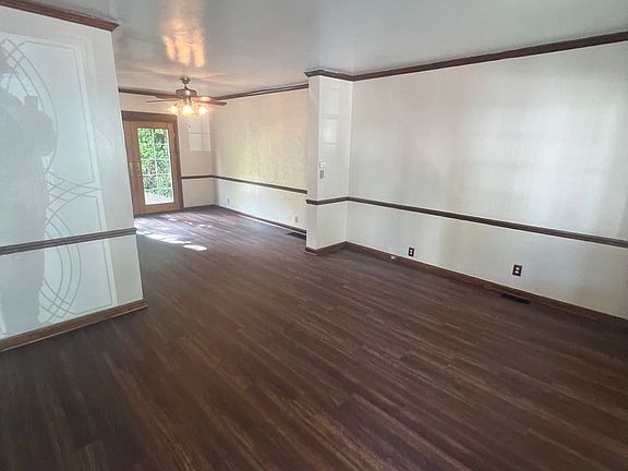 5th image of 1131 W 5th St