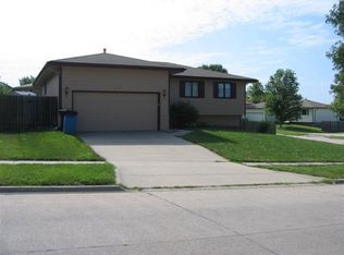 1941 NW 50th St, Lincoln, NE 68528