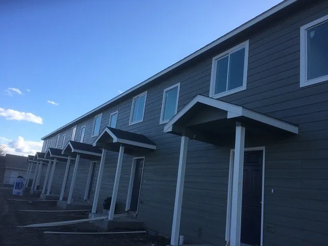 1340 Shaker Place — Photo 2