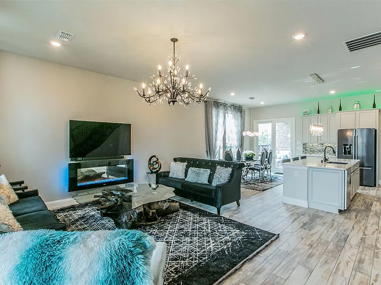 1015 Zachary Way — Photo 4