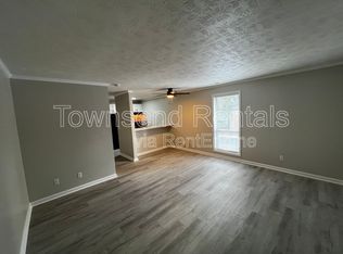 5850 Century Oaks Dr #H, Fayetteville, NC 28314