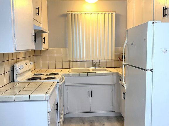 5th image of 931-935 Ravenscourt Ave #931-2