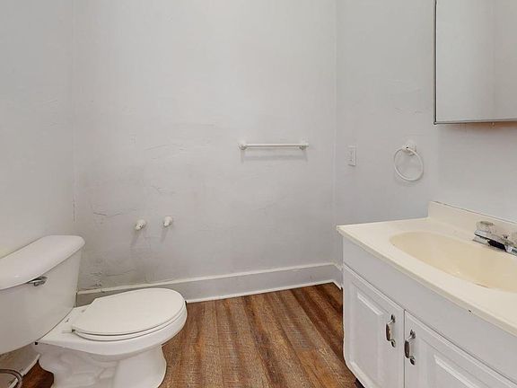 3rd image of 515 Newton Ave NW #1