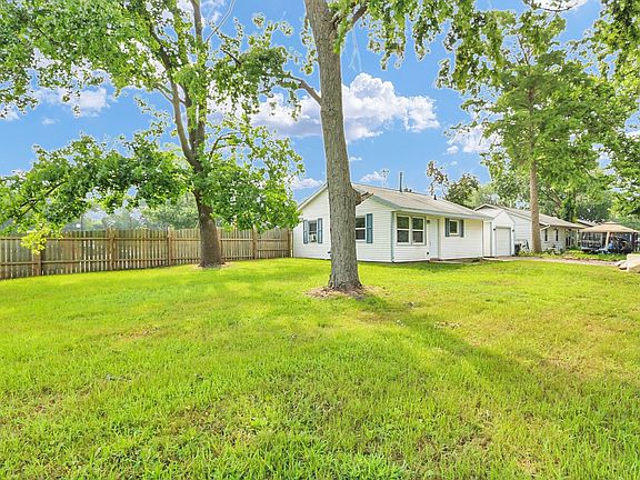 2nd image of 1408 Hedge Rd
