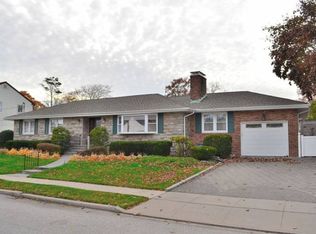 2674 Cheshire Dr, Baldwin, NY 11510