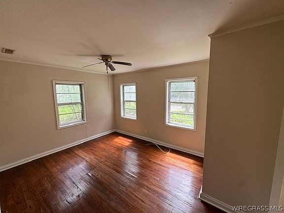 5th image of 804 Chinook St