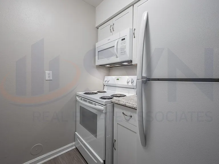 1806 Chapel Hill Rd — Photo 3